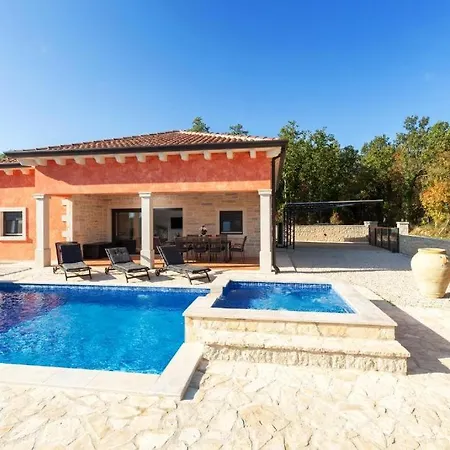 Vila Amelia *